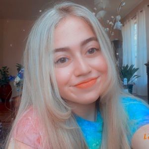 Meet your Posher, Valeria